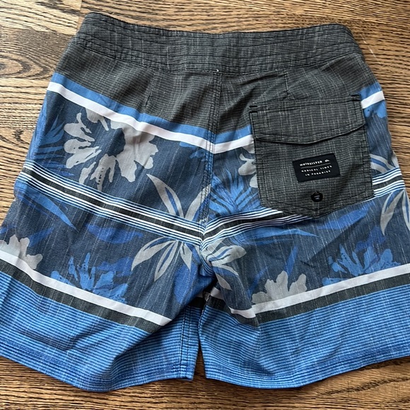 Quiksilver Set of 3 Boardshorts - Picture 7 of 7